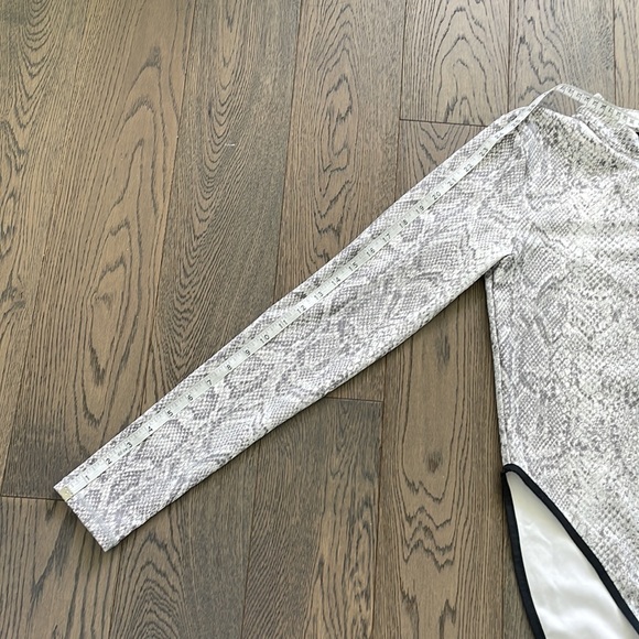 Nike ombré snakeskin print long sleeve bodysuit - Picture 7 of 10